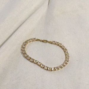 Beautiful 10kt gold white sapphire tennis bracelet